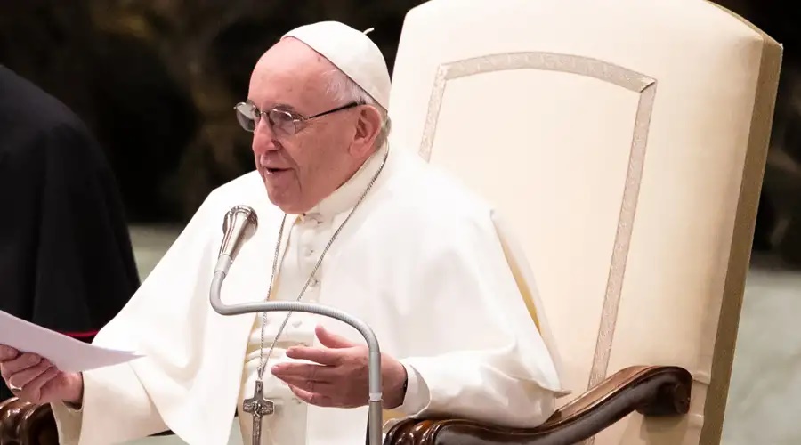 Encontrar Jesus através dos mandamentos é a novidade radical da vida cristã, diz o papa