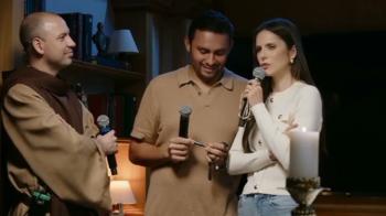 Mano Walter e Débora compartilham sua jornada espiritual a Frei Gilson, um testemunho de fé e renovação