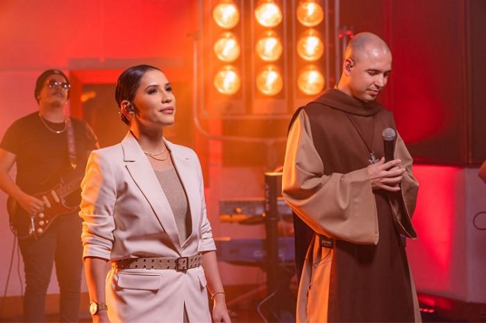 Estás comigo o novo lançamento de Marília Mello ao lado de Frei Gilson